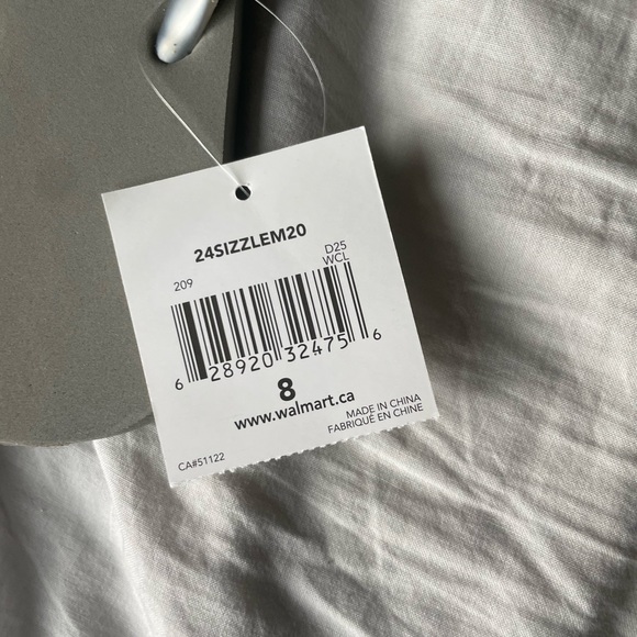 never worn flip flops from walmart - Picture 3 of 4